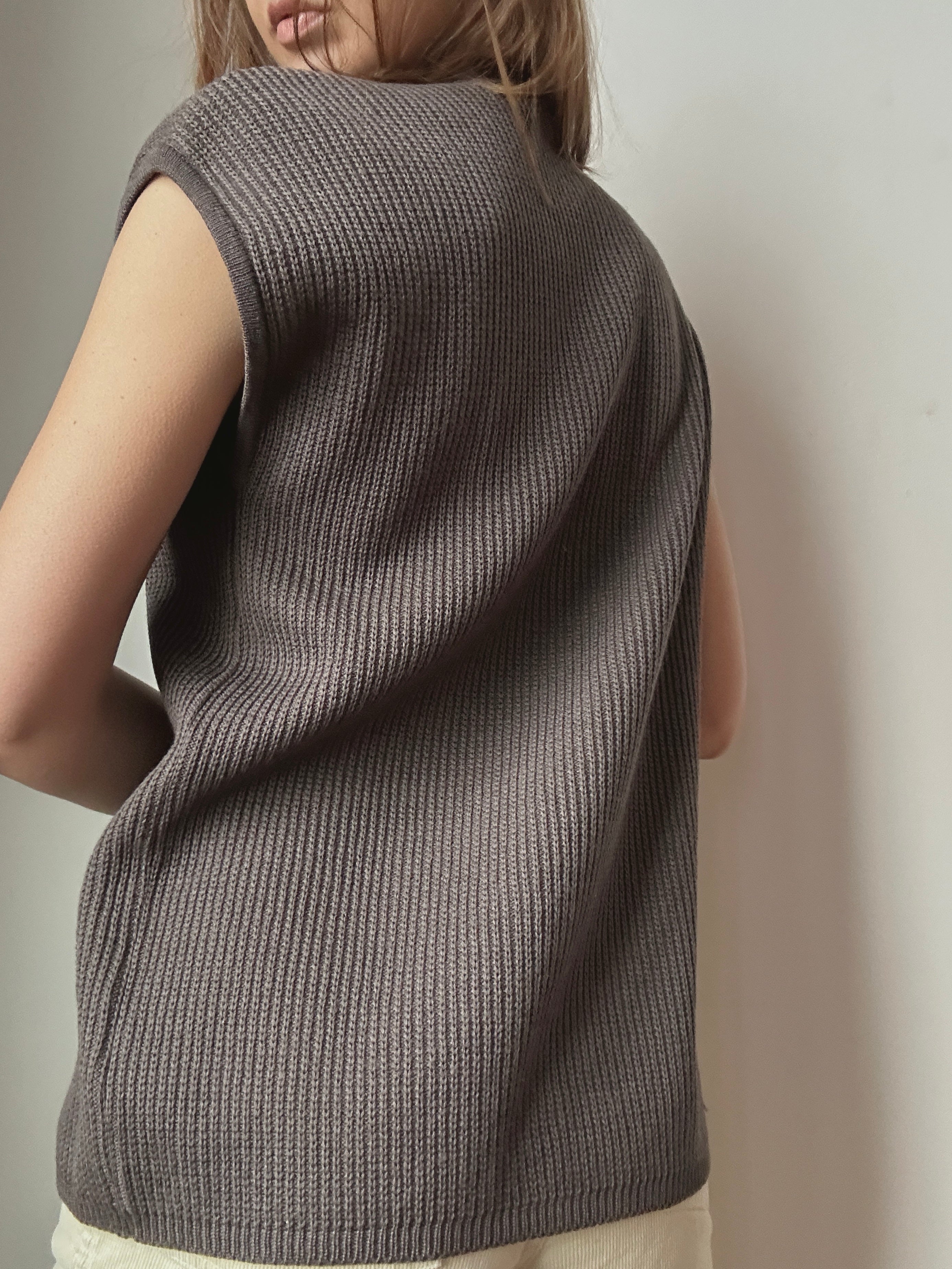WOOL SLEEVELESS KNIT