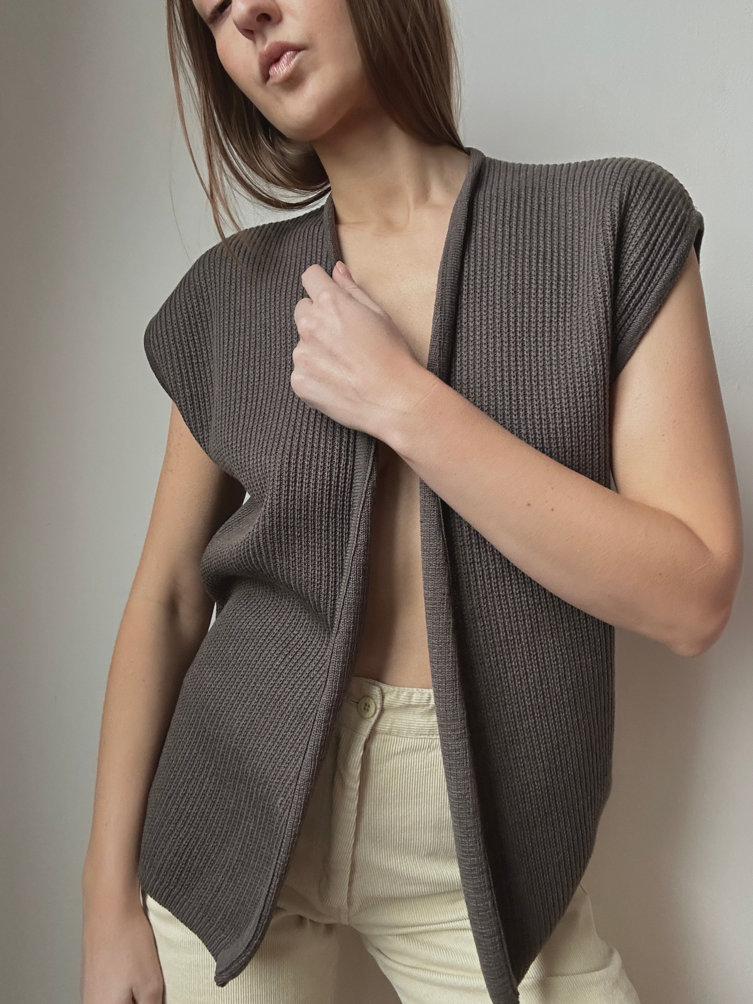 WOOL SLEEVELESS KNIT