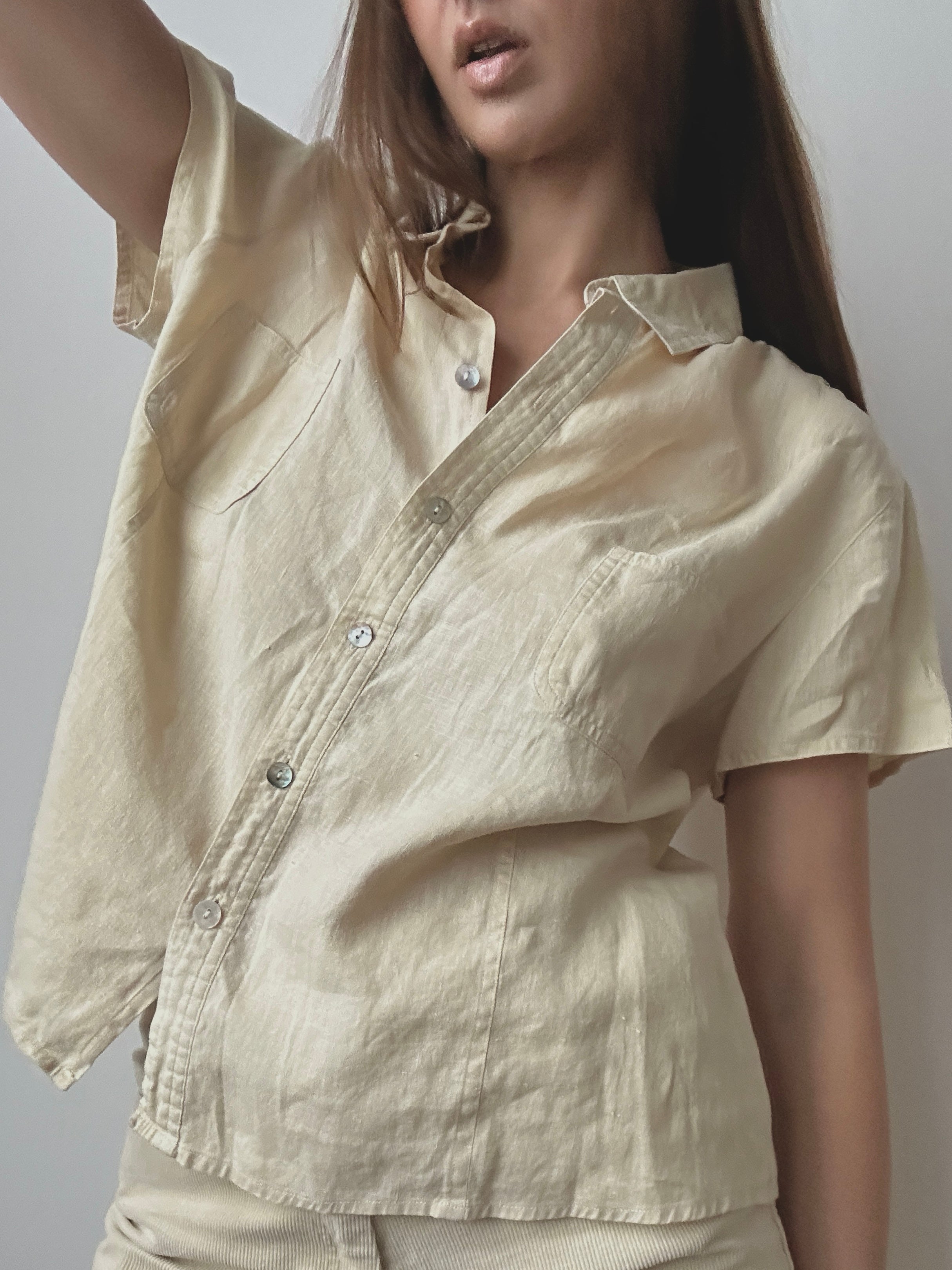LINEN SHORT SLEEVE BUTTON UP