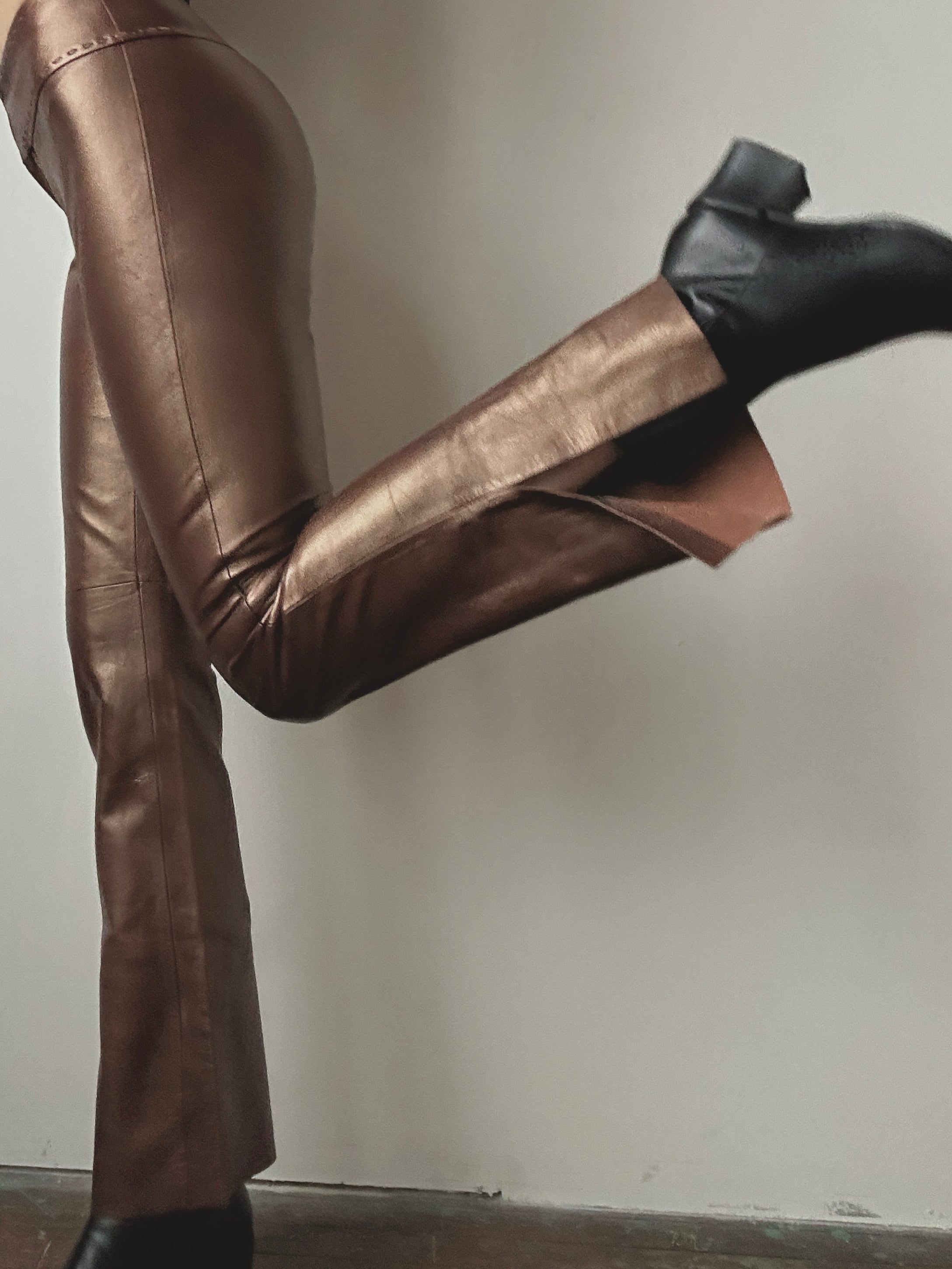 LOW RISE LEATHER PANTS
