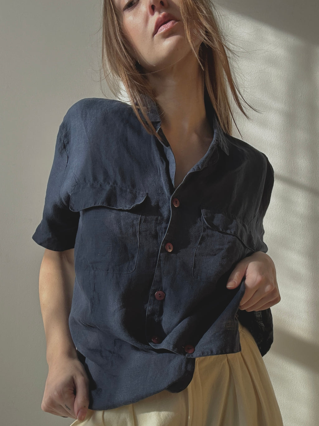 NAVY LINEN BUTTON UP