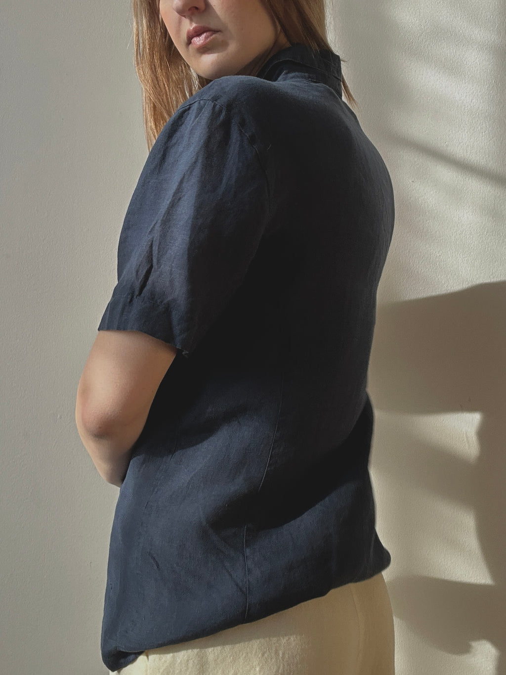 NAVY LINEN BUTTON UP