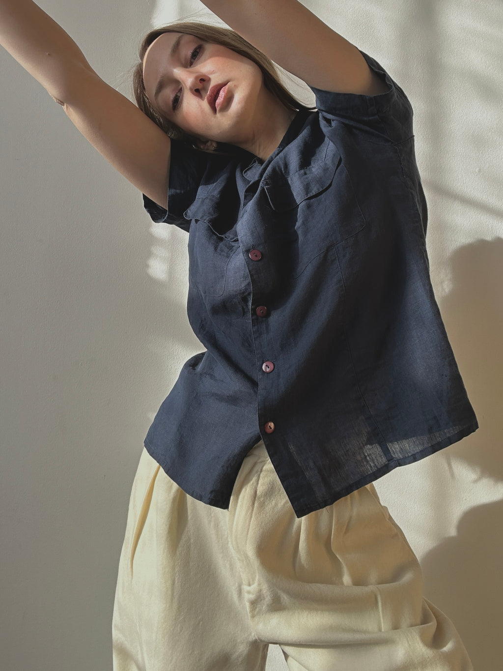 NAVY LINEN BUTTON UP